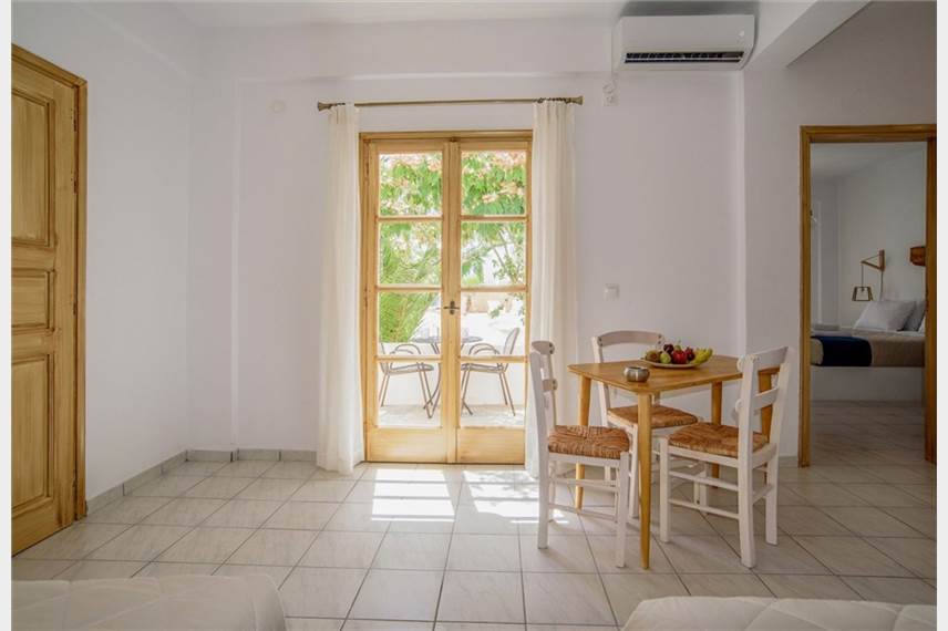  Santorini Crystal Blue Suites