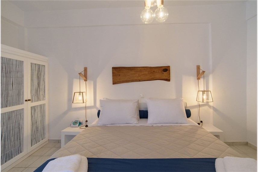  Santorini Crystal Blue Suites