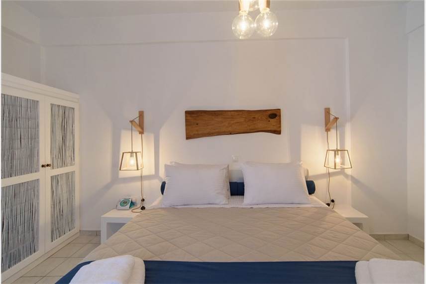  Santorini Crystal Blue Suites