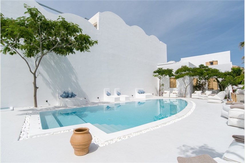  Santorini Crystal Blue Suites