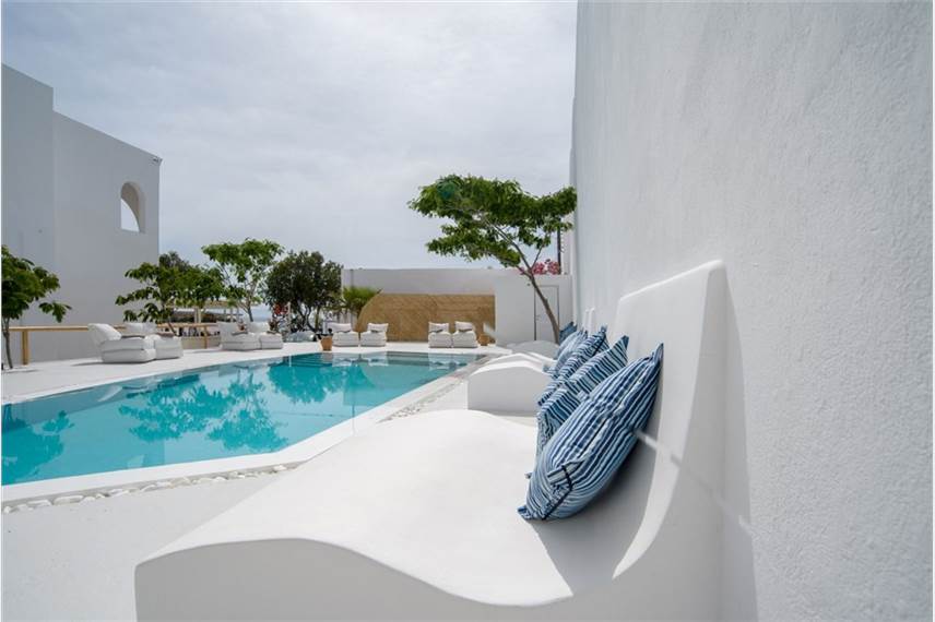  Santorini Crystal Blue Suites
