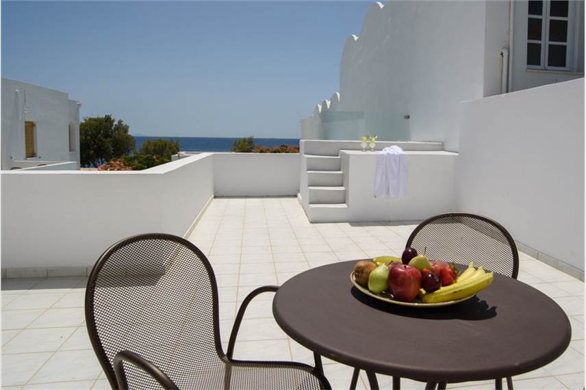  Santorini Crystal Blue Suites