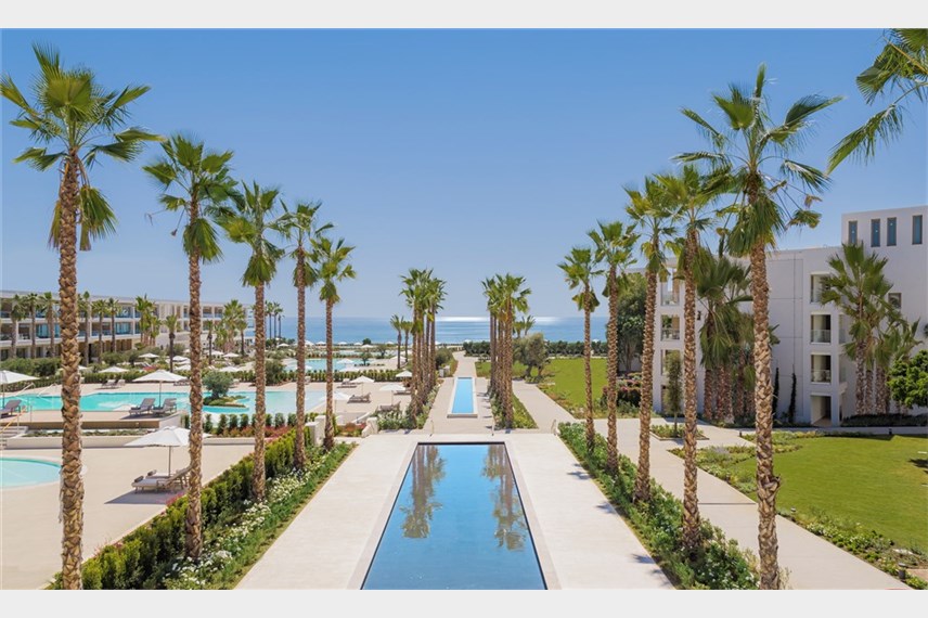 Palm Lake Boulevard Close Up Day Ikos Andalusia