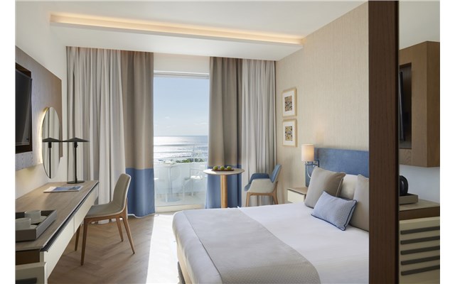 mediterranean beach hotel 5 * Mediterranean Beach