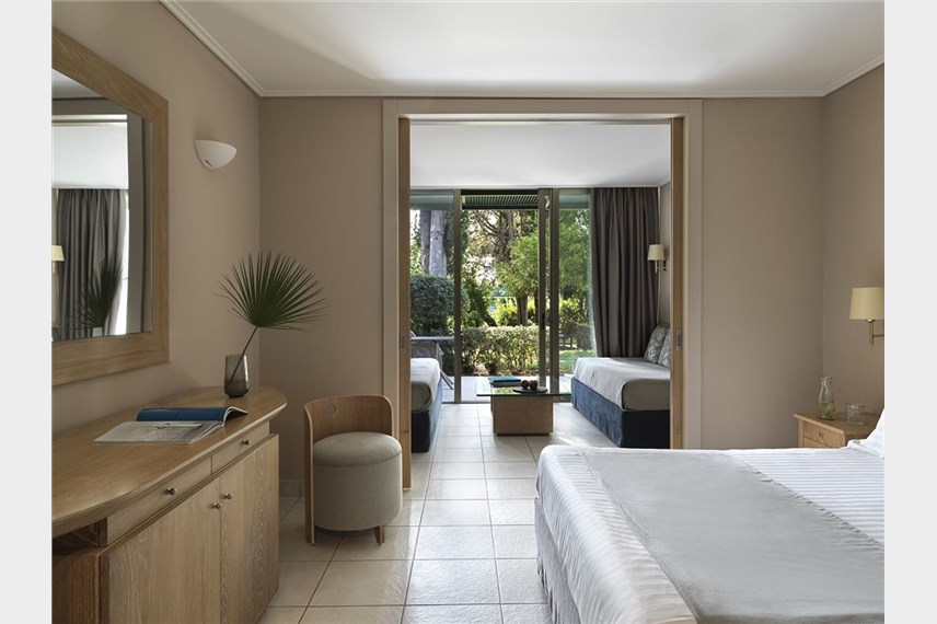  Kontokali Bay Resort and Spa