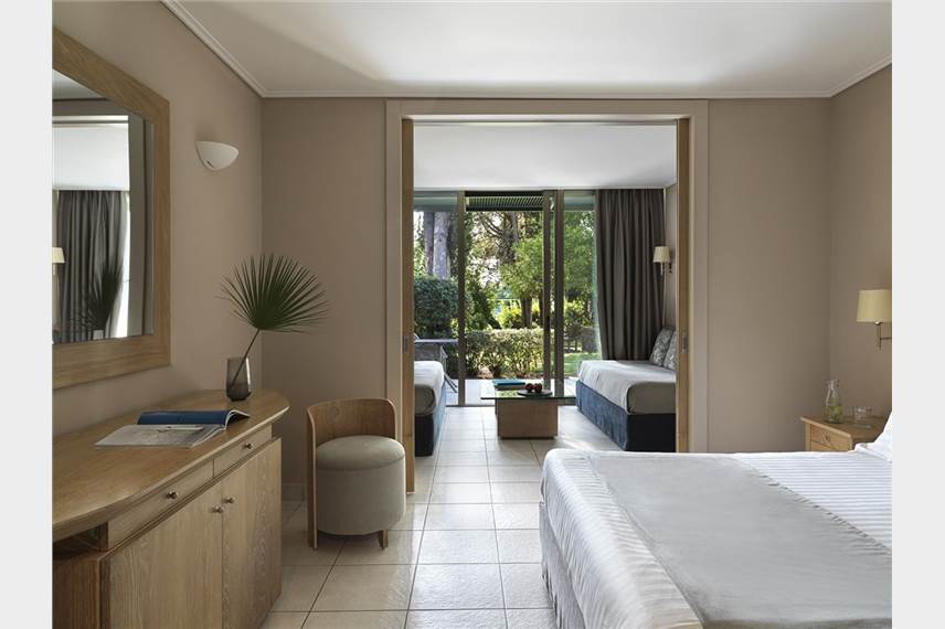  Kontokali Bay Resort and Spa