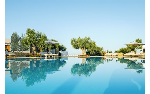 Pool 01 Ikos Olivia