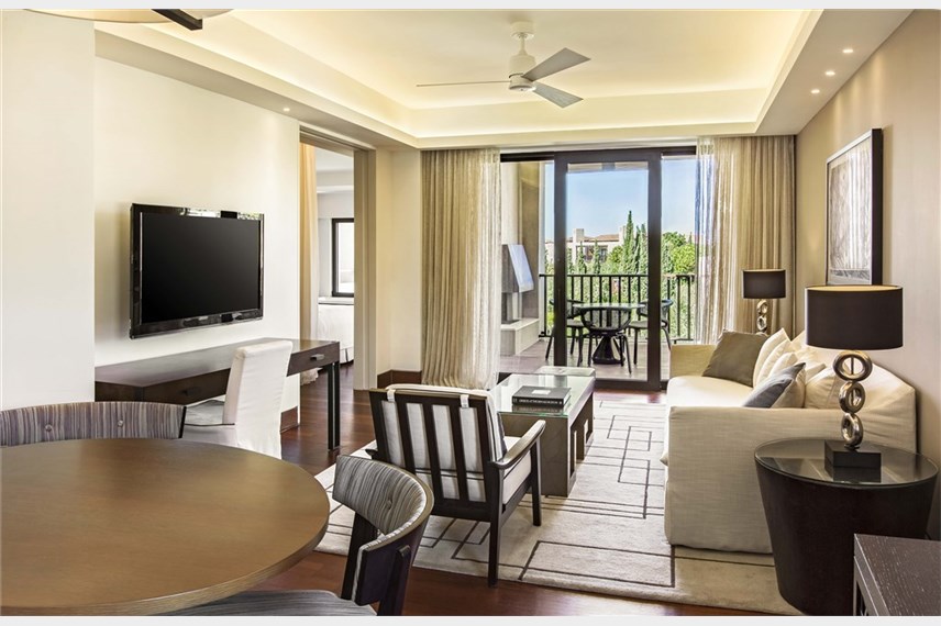  The Romanos, a Luxury Collection Resort