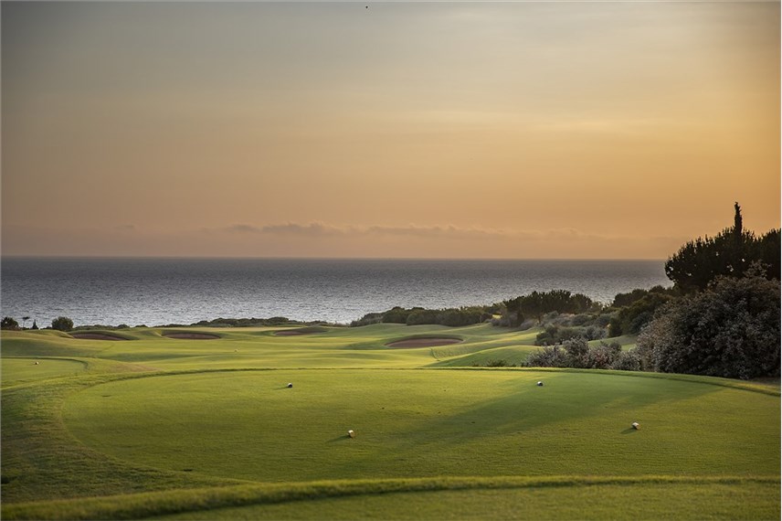  The Romanos, a Luxury Collection Resort