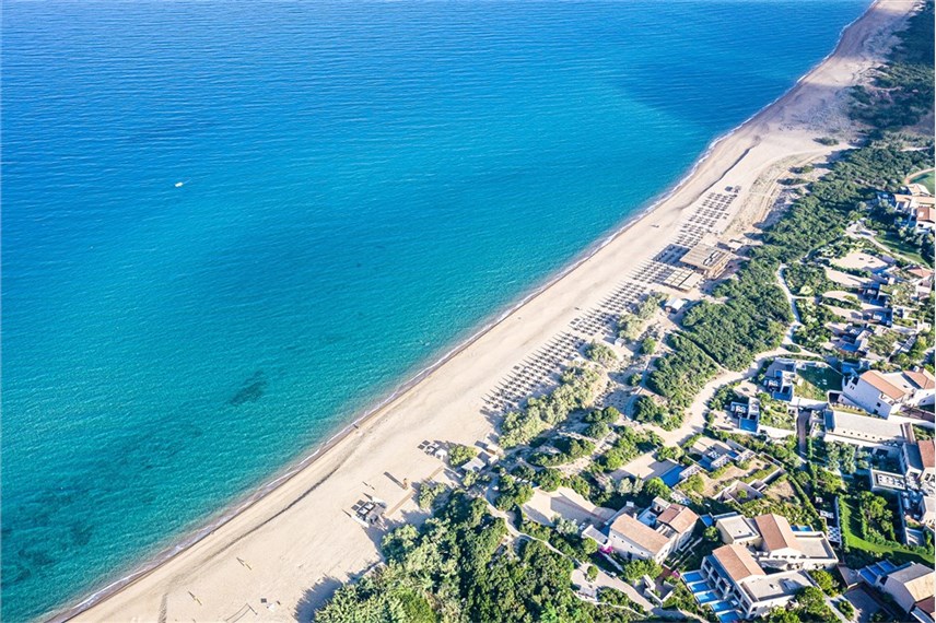  The Romanos, a Luxury Collection Resort