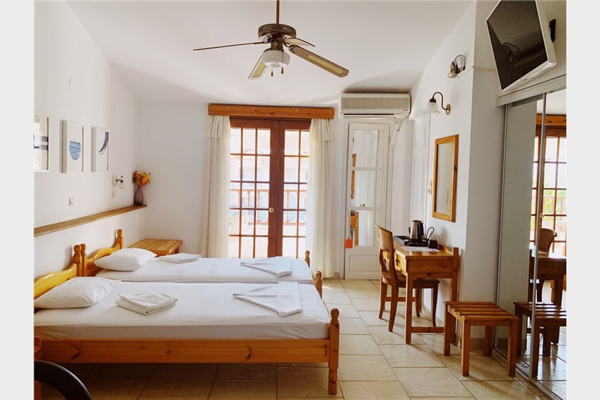  Potokaki Beachfront Hotel