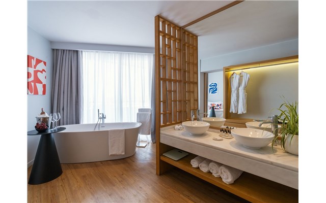  Domes Noruz Kassandra