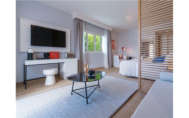  Domes Noruz Kassandra