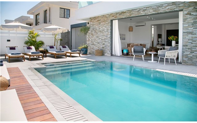  Chris Le Mare Gold Luxury Villa