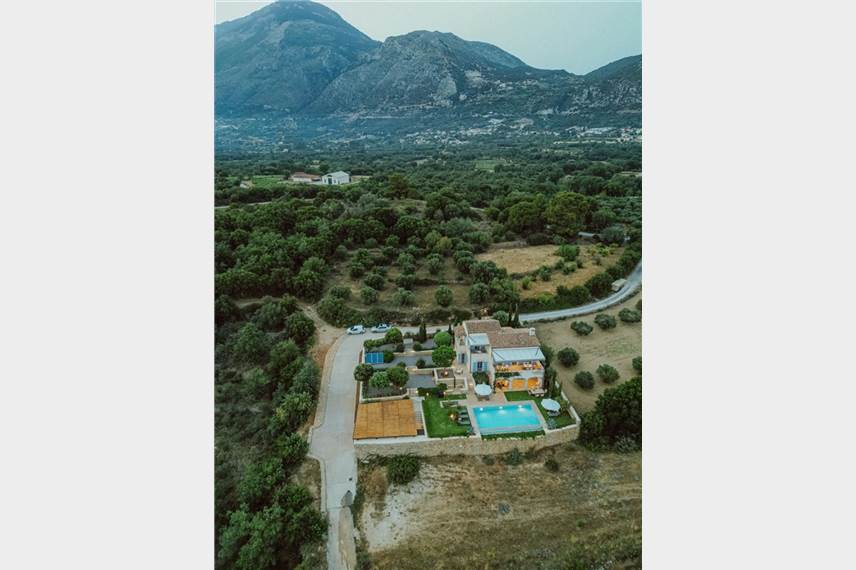  Villa Comi