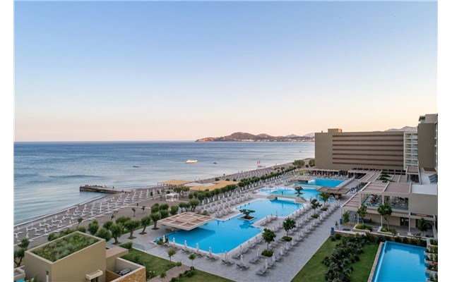  Amada Colossos Resort