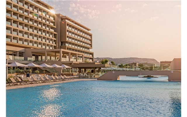  Amada Colossos Resort