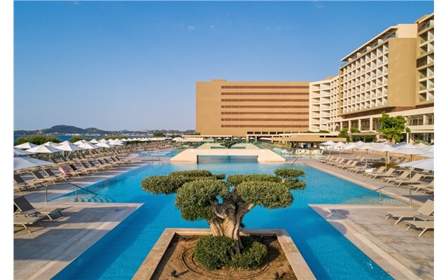  Amada Colossos Resort