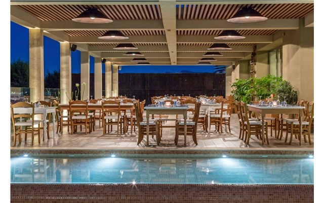  Amada Colossos Resort