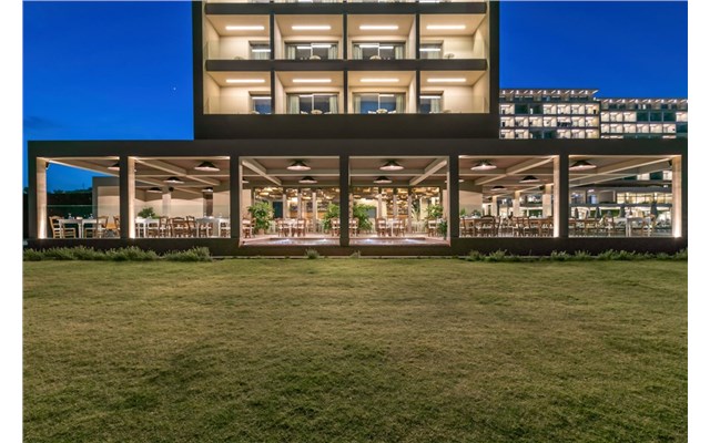  Amada Colossos Resort