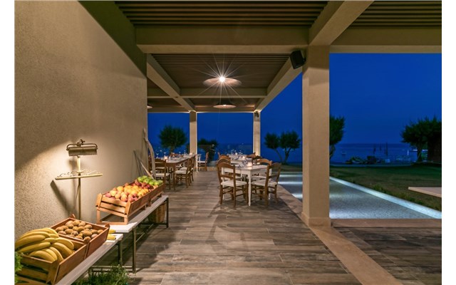  Amada Colossos Resort