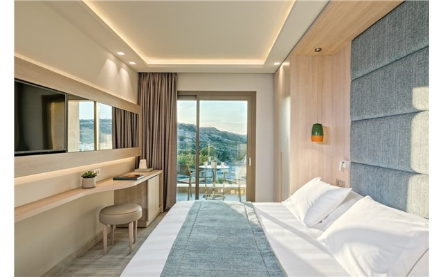  Amada Colossos Resort