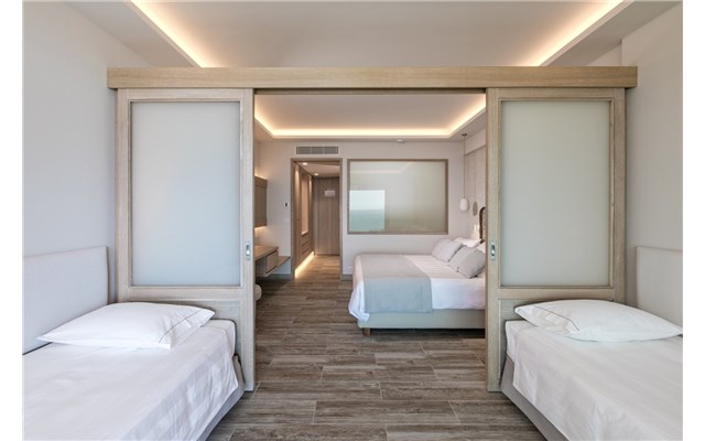  Amada Colossos Resort