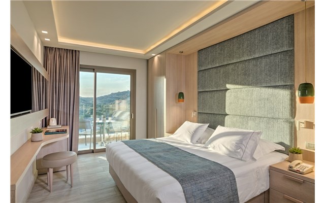  Amada Colossos Resort