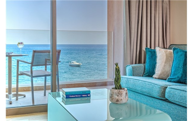  Amada Colossos Resort