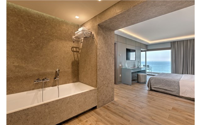  Amada Colossos Resort