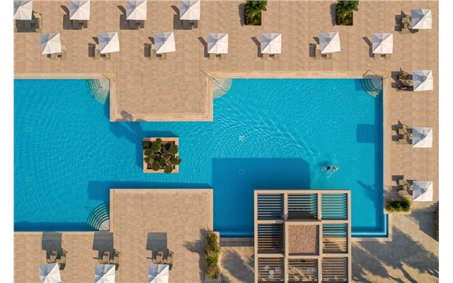  Amada Colossos Resort