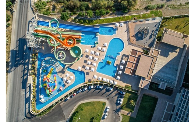  Amada Colossos Resort