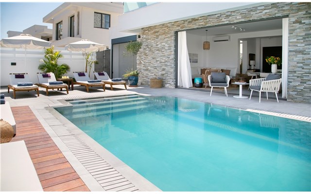  Chris Le Mare Gold Luxury Villa