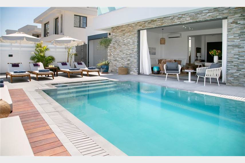  Chris Le Mare Gold Luxury Villa