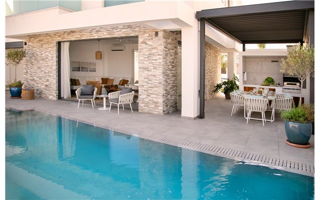  Chris Le Mare Gold Luxury Villa