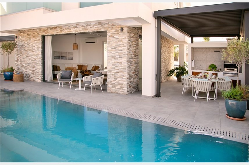  Chris Le Mare Gold Luxury Villa