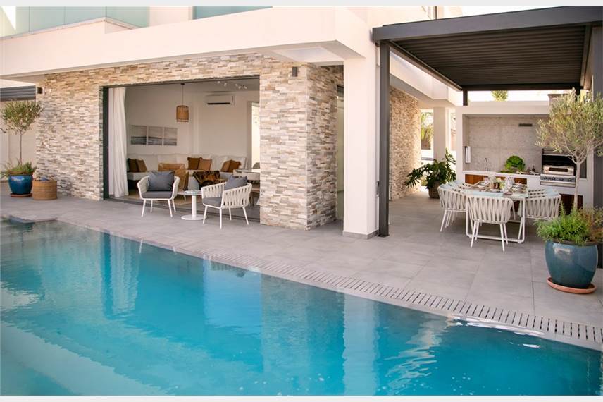  Chris Le Mare Gold Luxury Villa