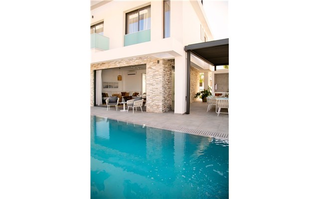  Chris Le Mare Gold Luxury Villa