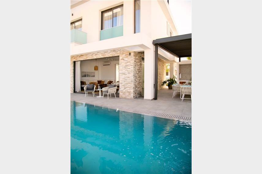  Chris Le Mare Gold Luxury Villa