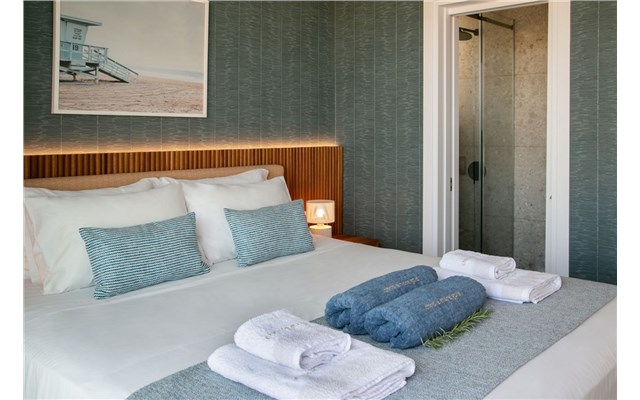  Chris Le Mare Gold Luxury Villa