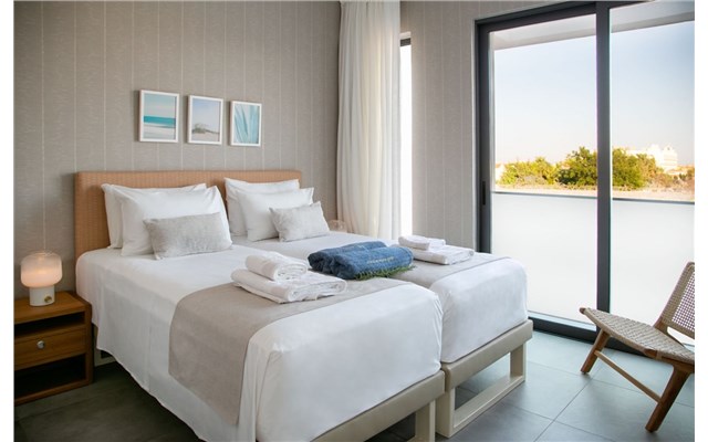  Chris Le Mare Gold Luxury Villa