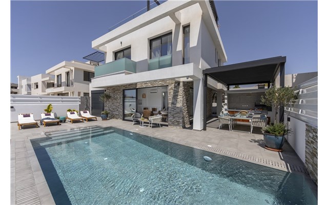  Chris Le Mare Gold Luxury Villa