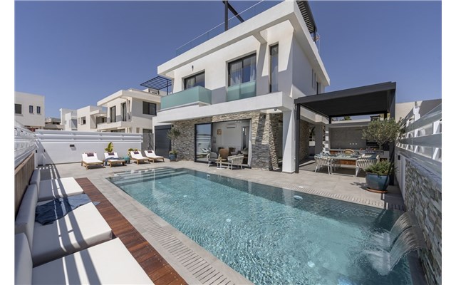  Chris Le Mare Gold Luxury Villa