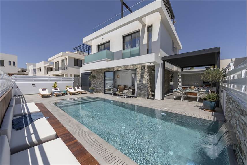  Chris Le Mare Gold Luxury Villa