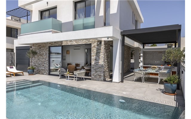  Chris Le Mare Gold Luxury Villa