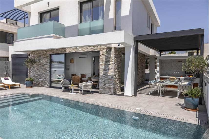  Chris Le Mare Gold Luxury Villa