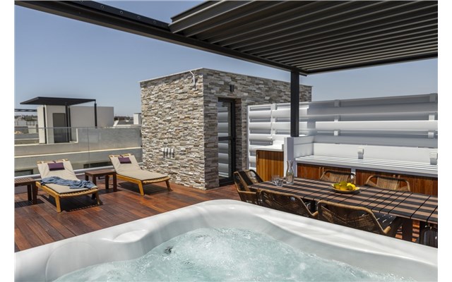  Chris Le Mare Gold Luxury Villa