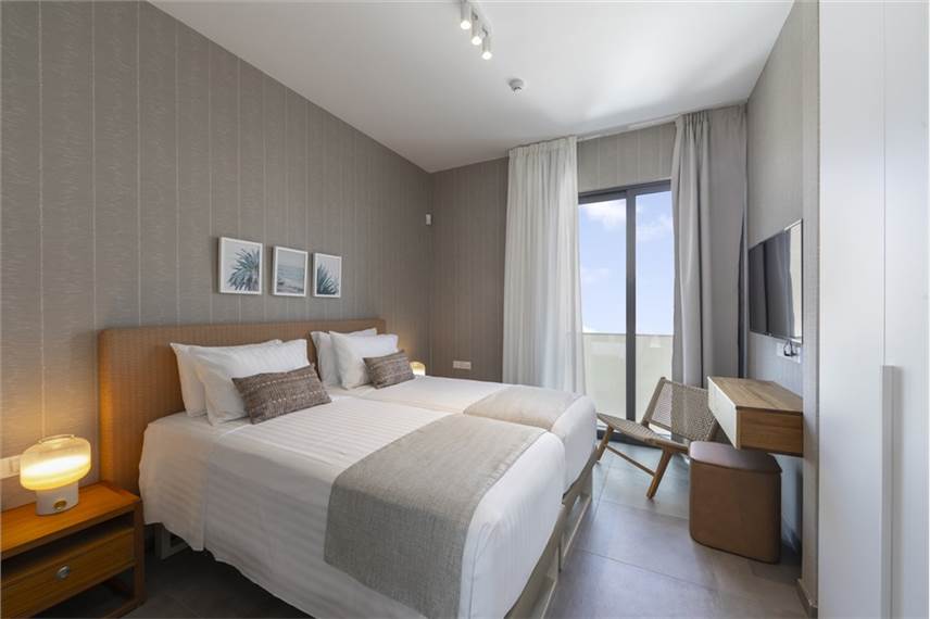  Chris Le Mare Gold Luxury Villa