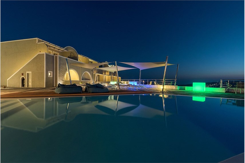  Caldrera's Dolphins Suites