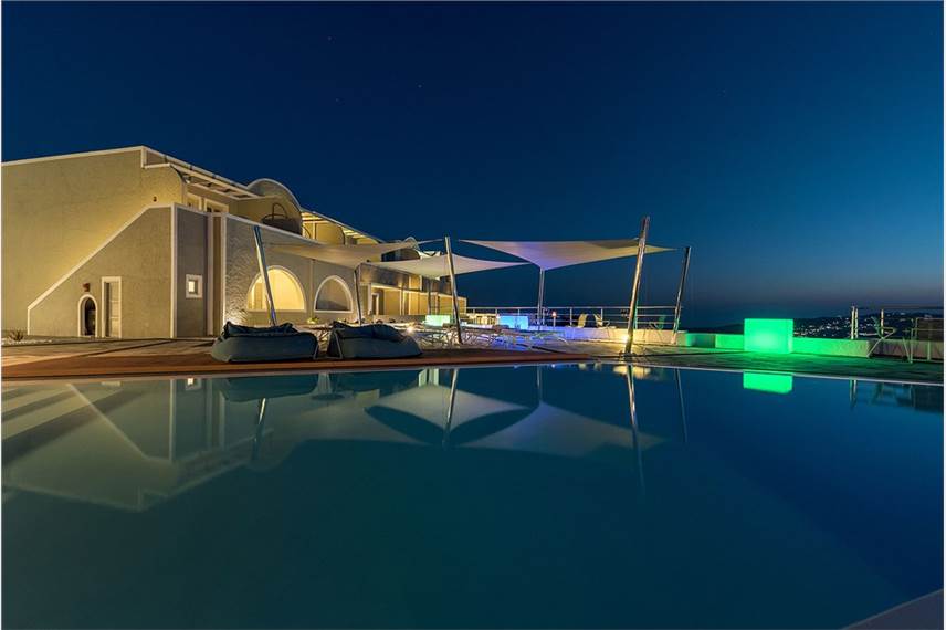  Caldrera's Dolphins Suites